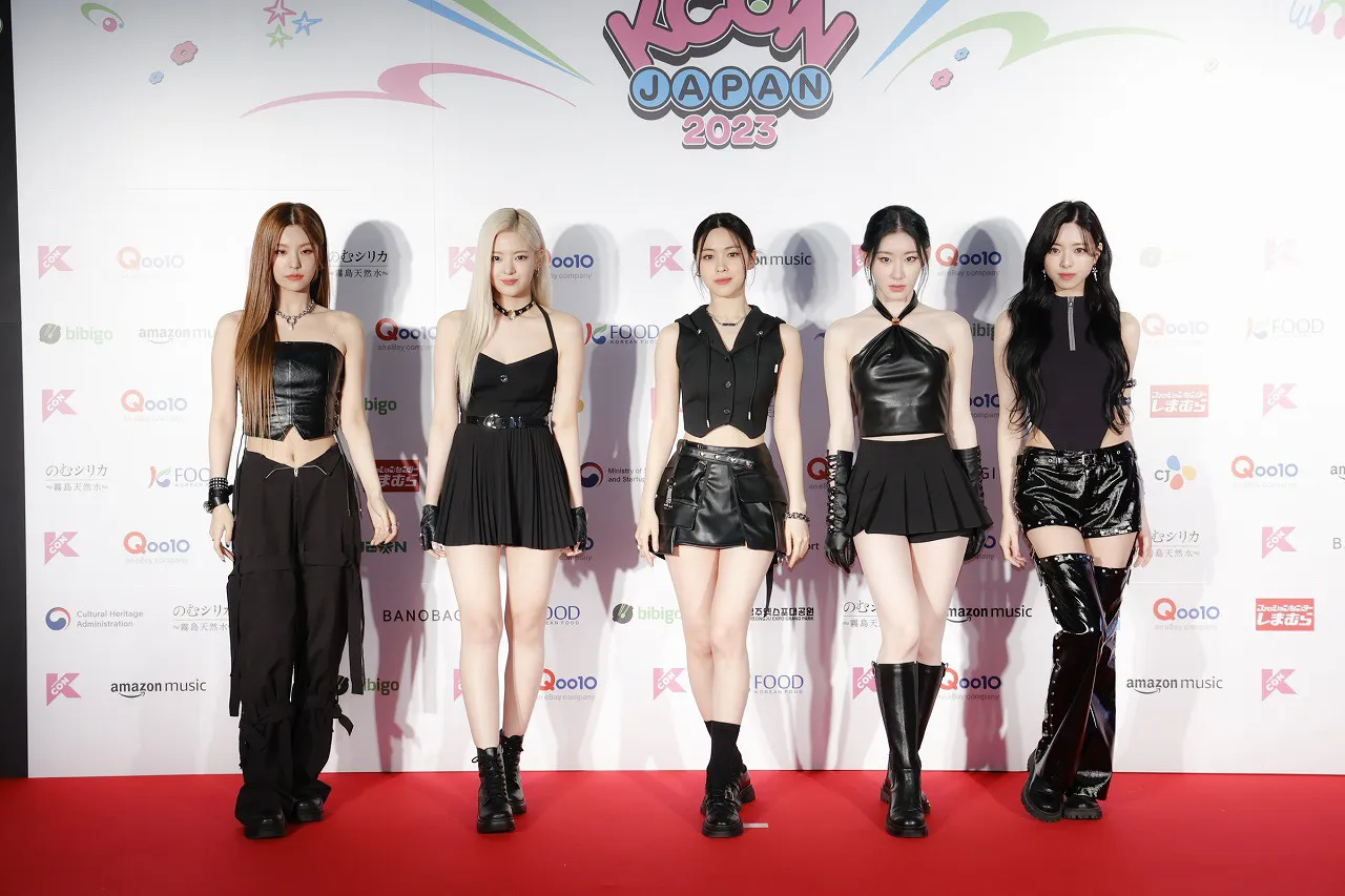 「KCON JAPAN 2023」3日目のレッドカーペットに登場したITZY