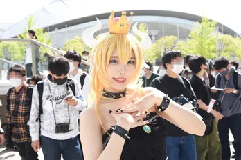 「スーパーマリオ」二次創作キャラ“クッパ姫”コスプレのこだわり「入れ歯安定剤で取り付けた牙に注目」＜ニコニコ超会議＞