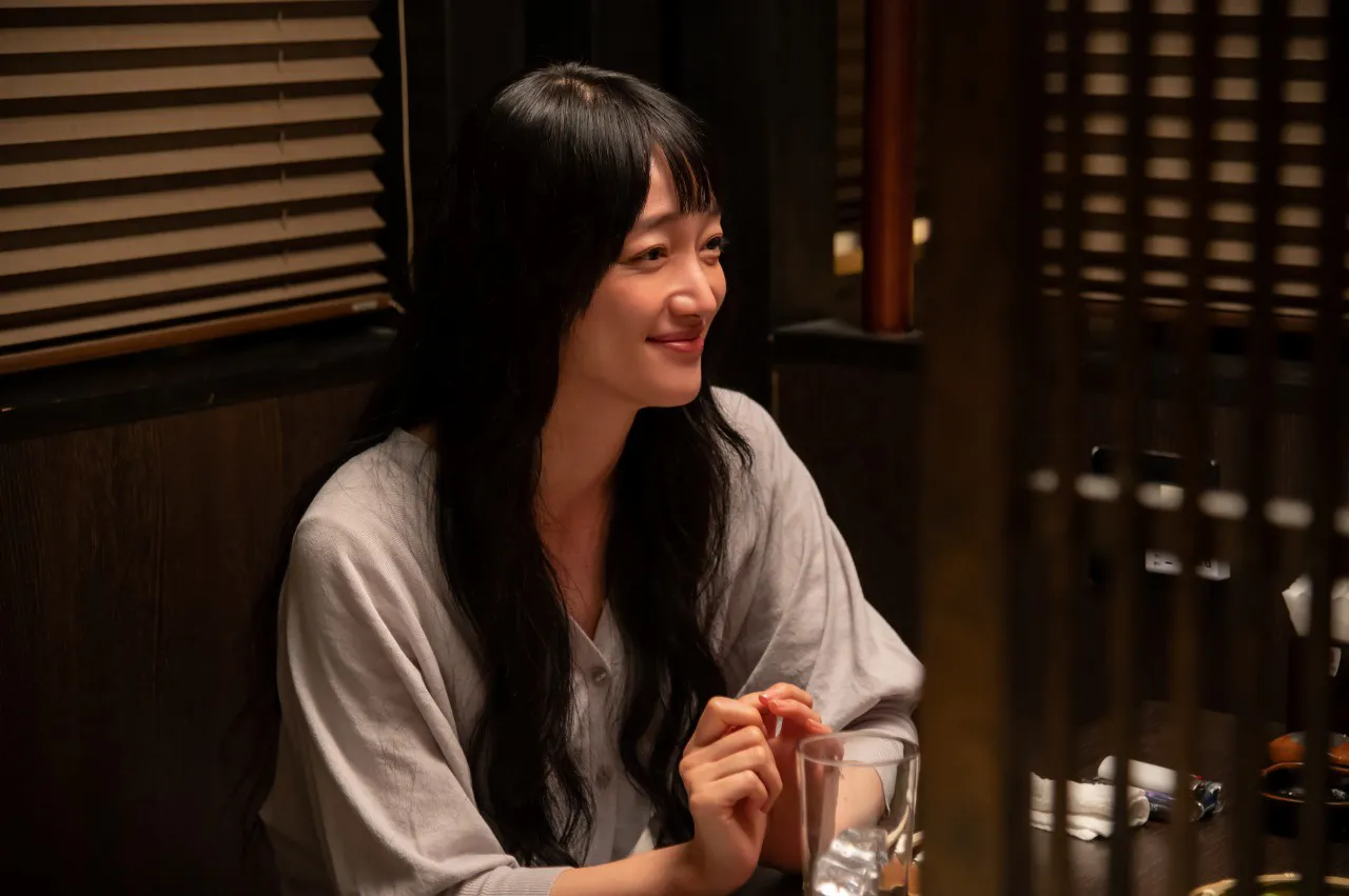 留奈と同じ店で働く江美(入山法子)「明日、私は誰かのカノジョ　シーズン2」より