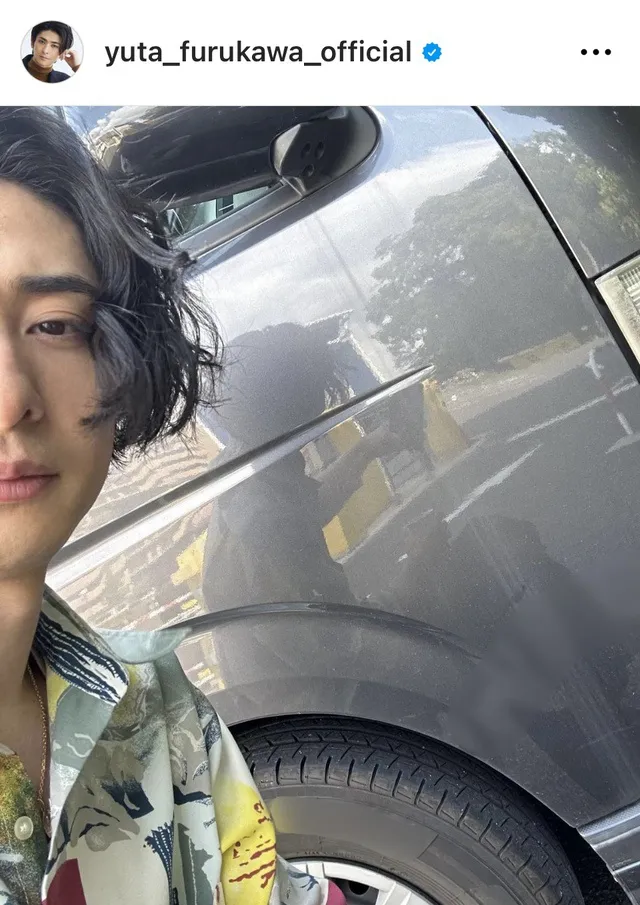 【写真】古川雄大“薫”の自撮り姿が車に反射され丸見えなのが胸キュン