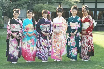 オスカープロモーションを代表する若手6人が晴れ着姿で撮影会