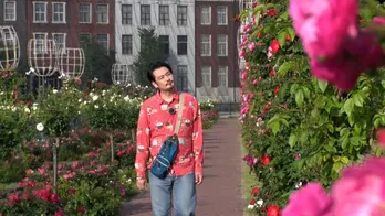 小田井涼平「大丈夫?俺が泊まって」 ハウステンボス最高級ホテルの美しさにスターも気後れ<一度は行きたい極上宿 小田井涼平のあい旅>