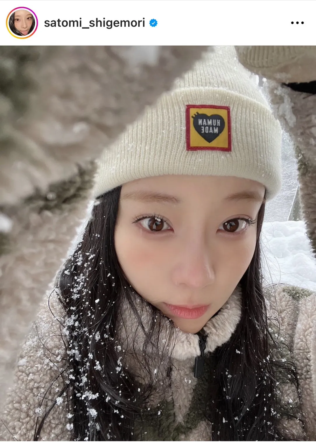 重盛さと美、はしゃぎすぎて雪まみれ…雪山での無邪気な姿[