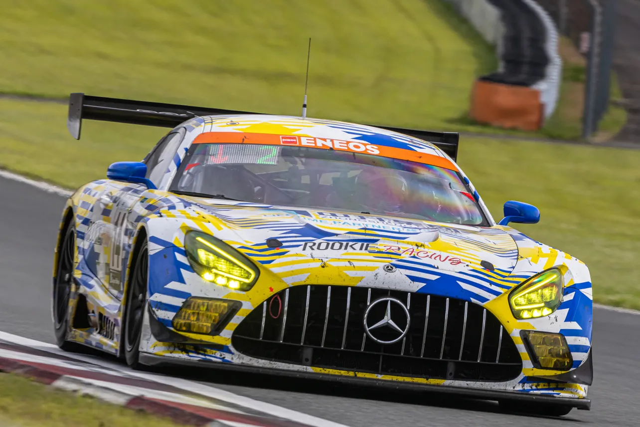 NAPAC富士SUPER TEC 24 時間レース総合優勝を果たした中升 ROOKIE AMG GT3