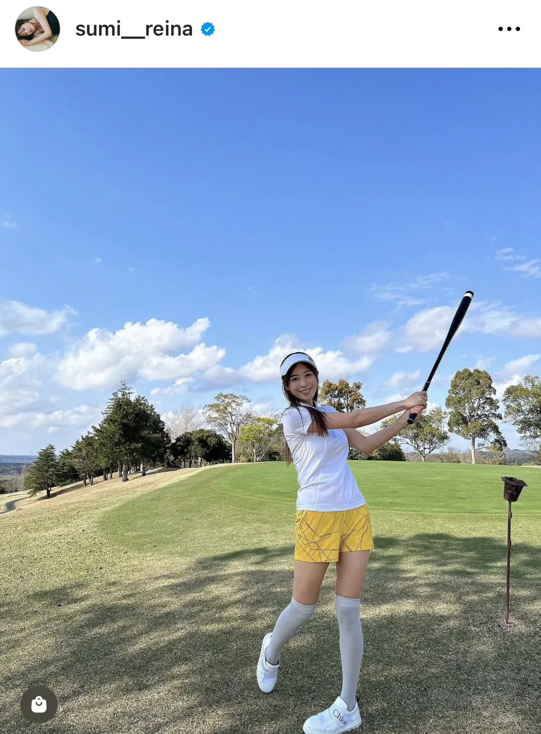 【写真】鷲見玲奈、むっちりニーハイ太ももがすごい…ボディラインあらわなゴルフウェア姿