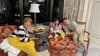 金田朋子、50歳の誕生日をお祝い 夫の森渉&娘の千笑ちゃんからの手紙に大号泣「ふだんないからありがたい」<声優と夜あそび>