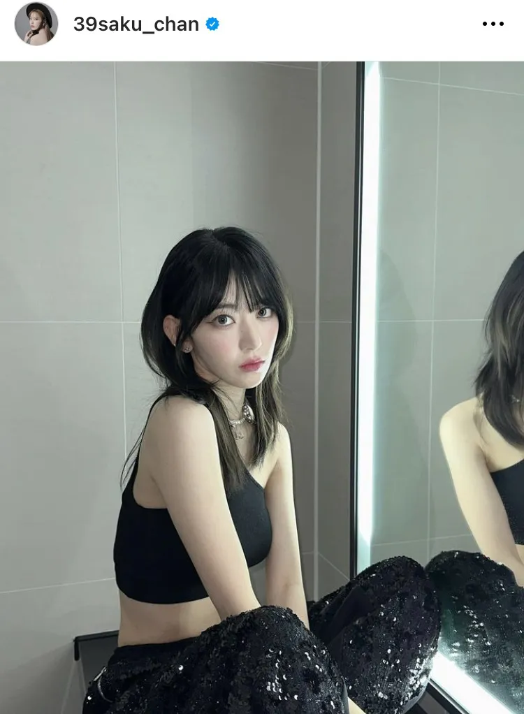 画像・写真 宮脇咲良、夏服コーデがかわいらしい…素肌がキレイな美脚姿