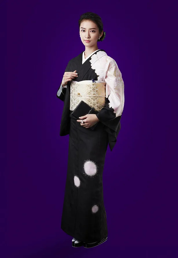 【写真を見る】松本清張不朽の名作が13年振りによみがえる！ 武井咲扮する“最強の悪女”が夜の銀座で頂点を目指す