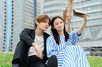 橋本環奈“綾華”を「目に焼き付けて」山田涼介“東郷”の切ないキス＜王様に捧ぐ薬指＞