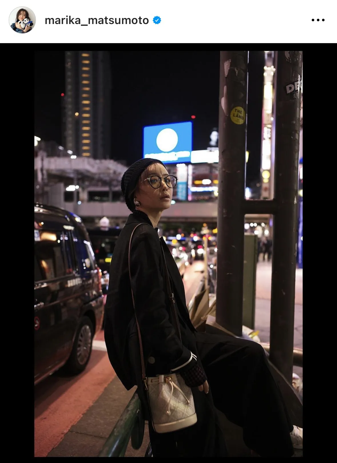 【写真】松本まりか、夜の渋谷で美しすぎる見返りショット