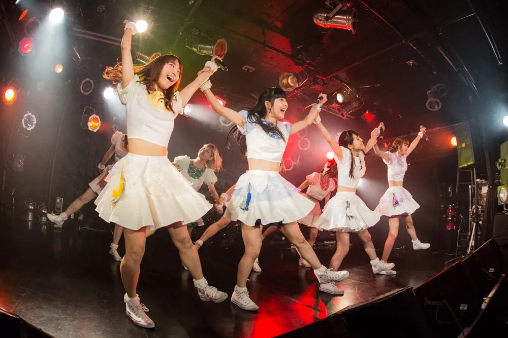 「ゴートゥーフェス☆」について、リーダー・れいあん(汐咲玲亜)は「皆さんも一緒に踊って楽しめるような曲になっています」とアピール