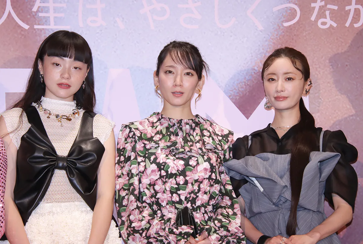 映画「アイスクリームフィーバー」記者会見に登壇したモトーラ世理奈、吉岡里帆、松本まりか(写真左から)