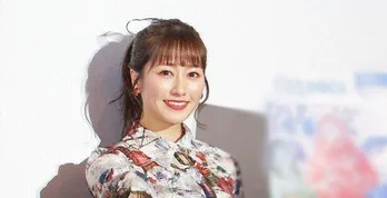 “最強アイドル”…佐々木彩夏、美脚あらわな姿に「かわいすぎてため息」と反響