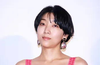 安藤サクラ、胸元ざっくりドレスでヘルシーな色気放つ 「着こなすのが素晴らしい」「理想の女性です」と反響続々