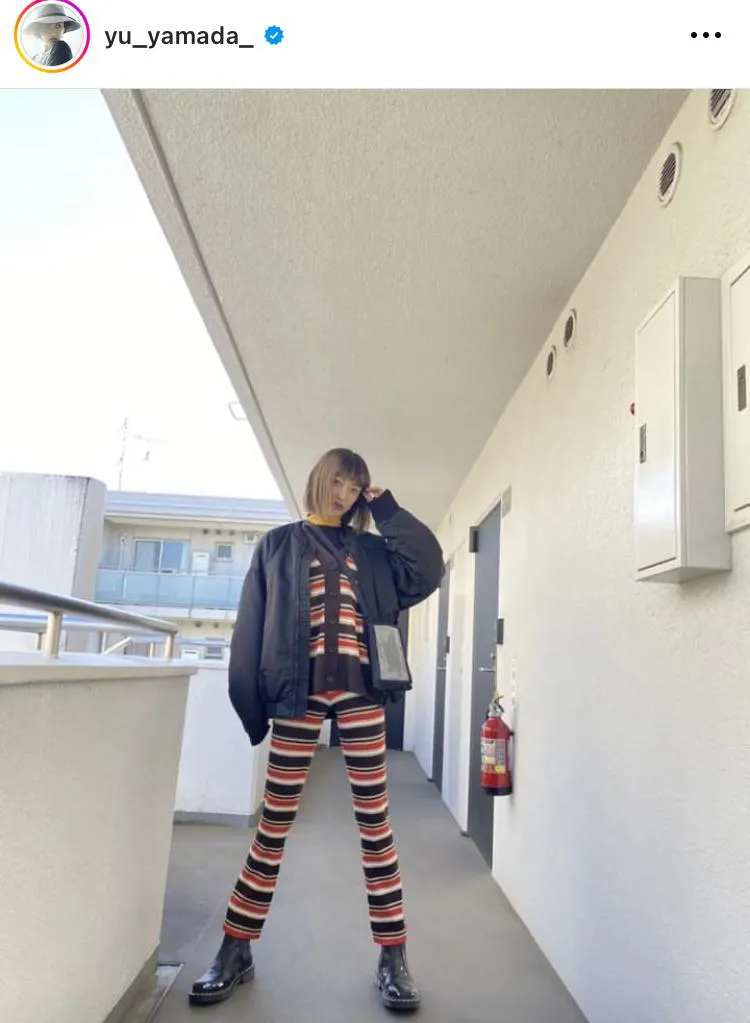  【写真】山田優、股下の長さが異次元…生活感あふれる空間で突出する“スーパーモデルっぷり”に驚きの声