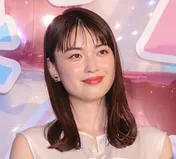 茅島みずき「毎日現場に行くのが楽しかった」　最終回を迎えたドラマ共演者と豪華2ショット