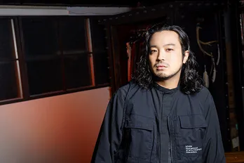 R-指定に聞いた、最もリラックスできる場所は「一番落ち着くのは、作業部屋と夜の繁華街」<MY BEST PLACE>