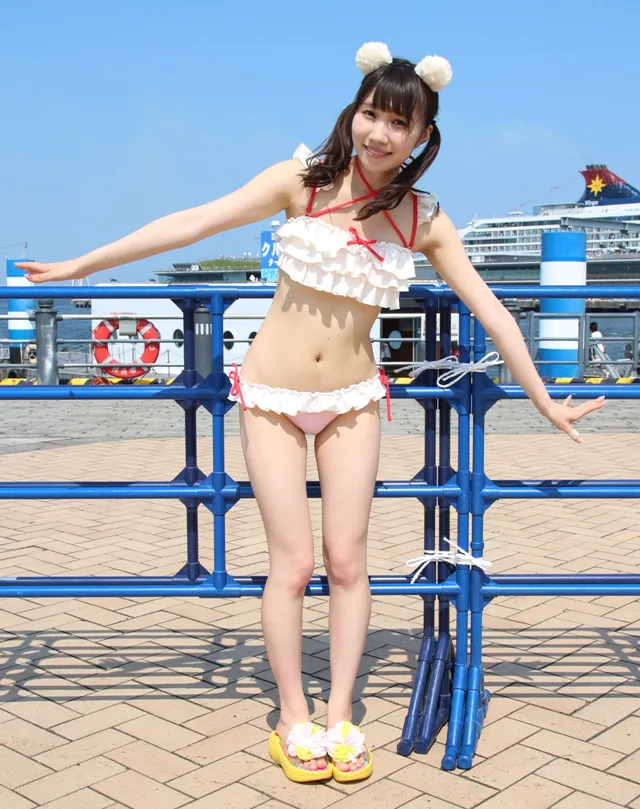 【写真を見る】ひなりん、水着姿に「すごく恥ずかしい」