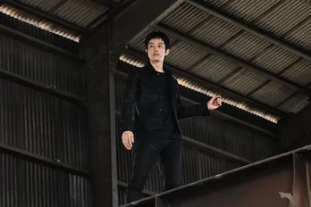 <VIVANT>松坂桃李のド派手なアクションシーンに期待、何者かとの“つながり”を予感させる場面写真が解禁に