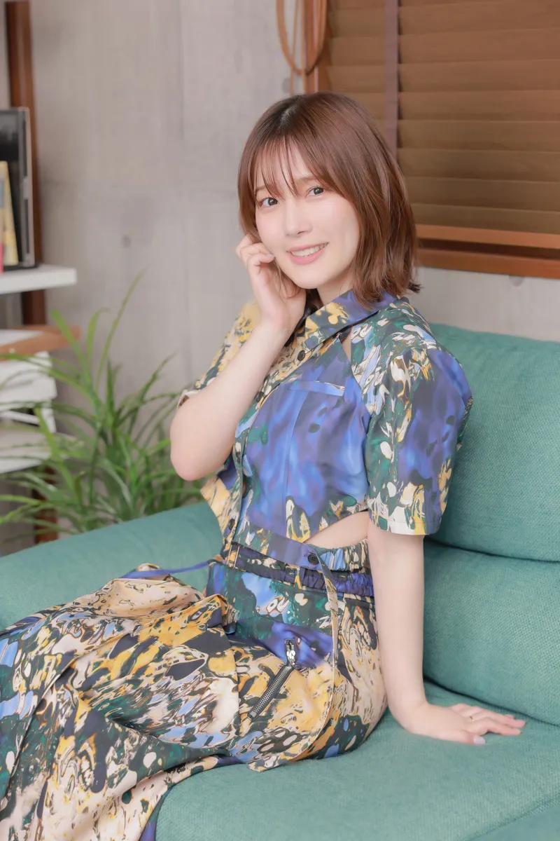 【写真を見る】人気声優・内田真礼