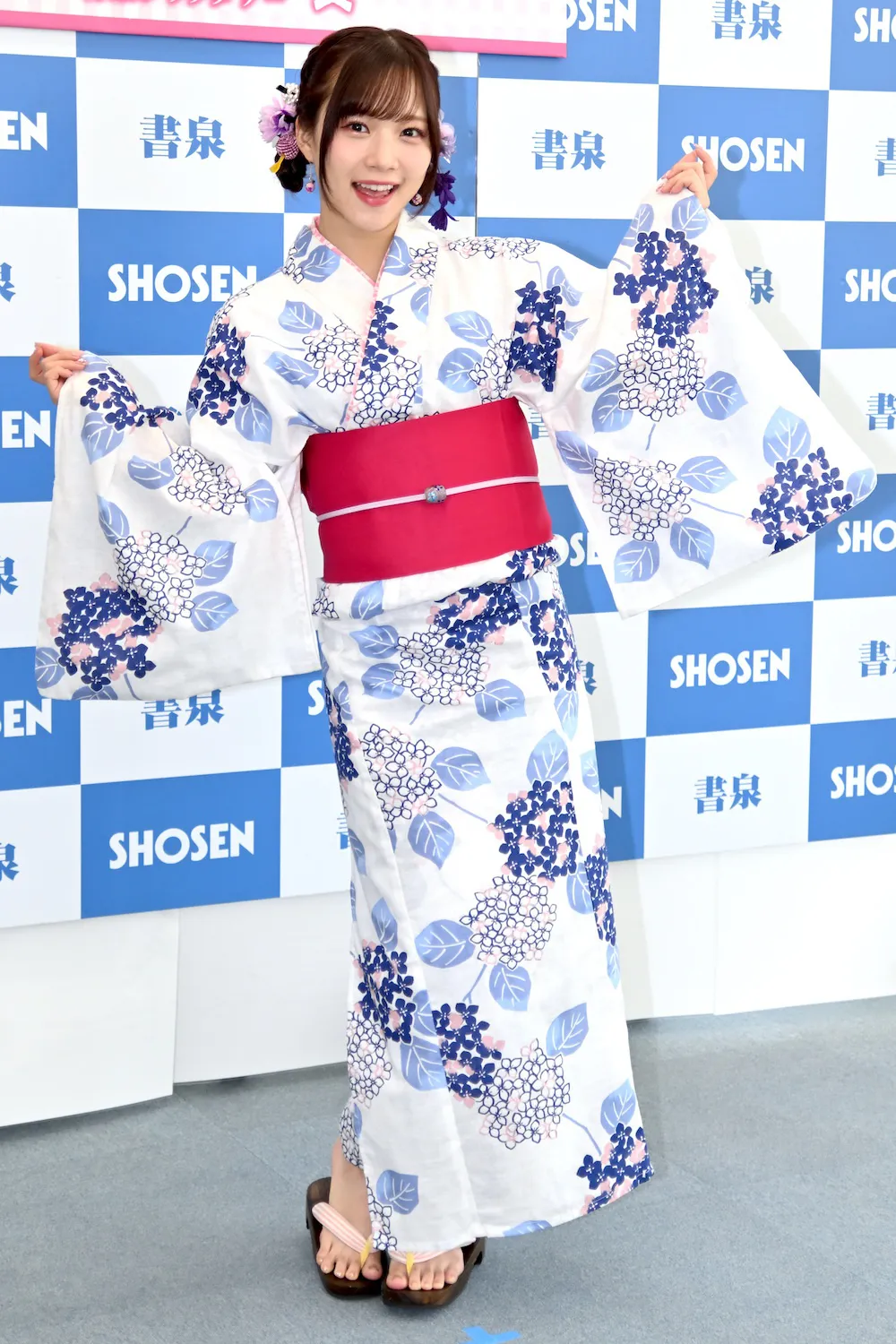 稲場愛香、自前の浴衣は紫陽花柄