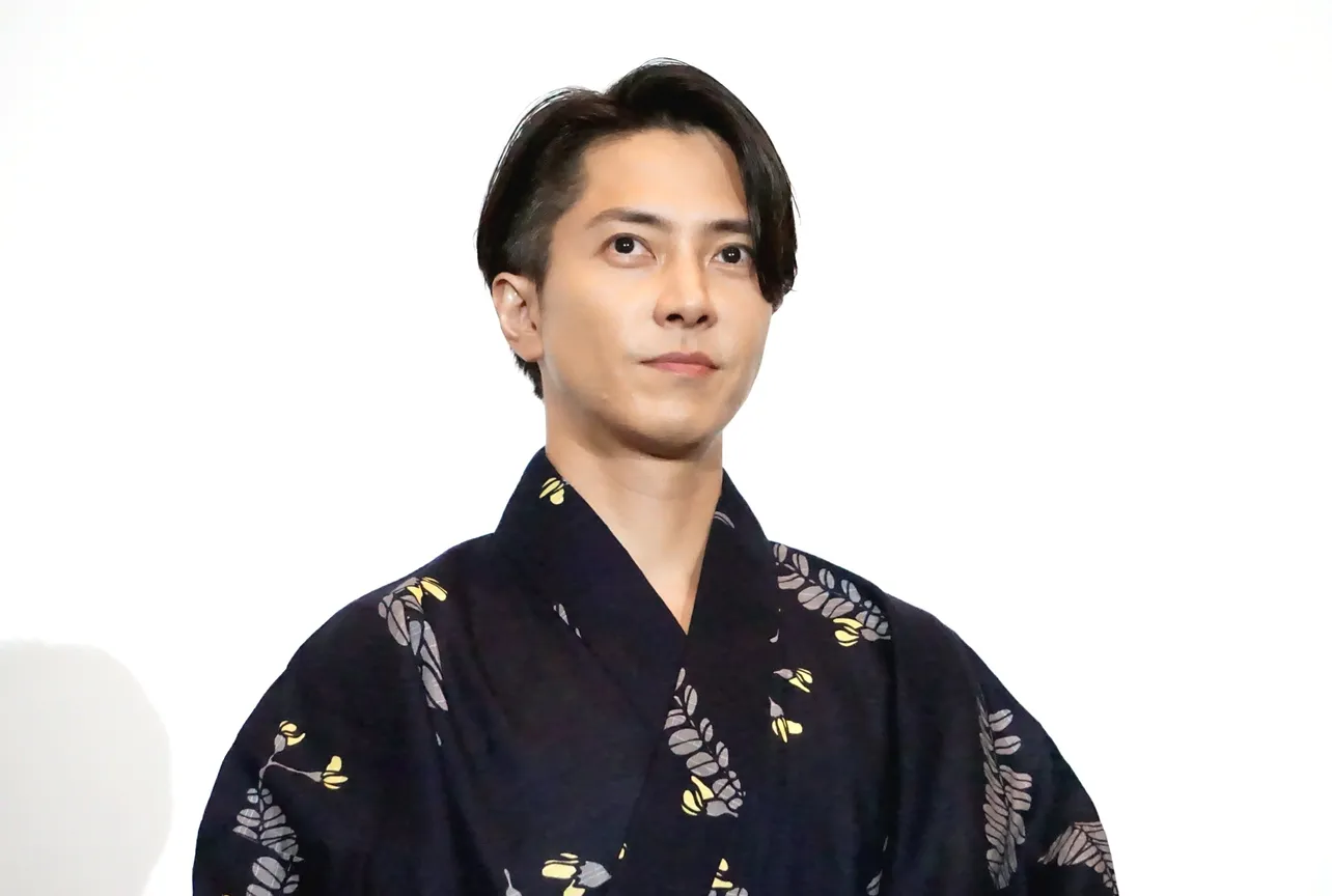 舞台あいさつに登場した山下智久