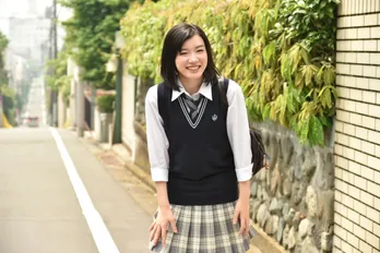 永野芽郁がやりました! 窪田正孝に飛び蹴り「クリティカルヒット♪」で撮入