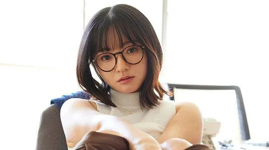 画像・写真 グラドル西永彩奈、ストッキングを半分脱いで“M字開