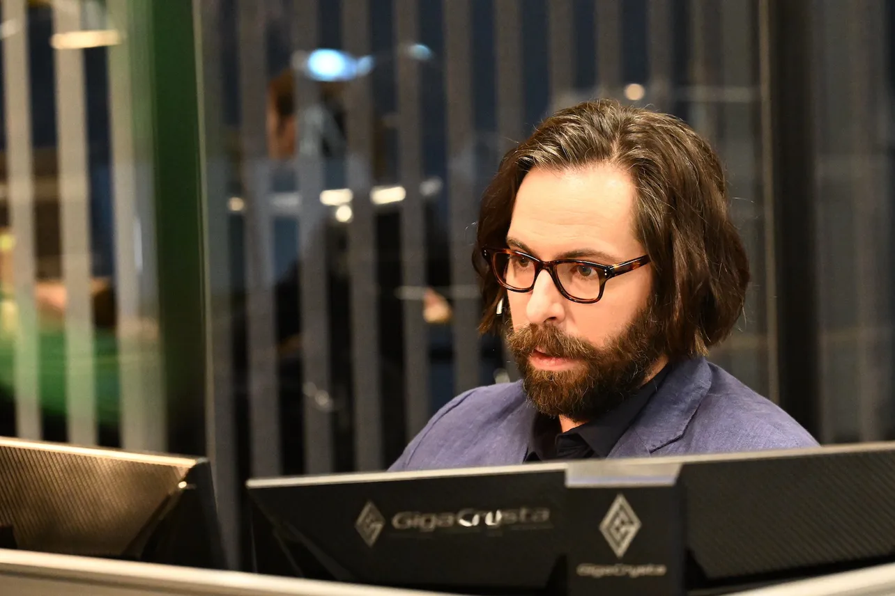 乃木の友人、CIAのサム役のMartin Starr