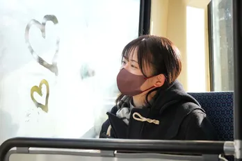  久間田琳加、恋に落ちる少女を“目”で熱演　映画「夜が明けたら、いちばんに君に会いにいく」新場面写真が公開