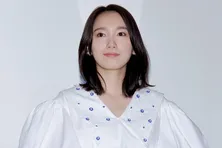 飯豊まりえ、デビュー15周年を迎え充実の25歳…天真らんまんな笑顔で着実に積み重ねるキャリア