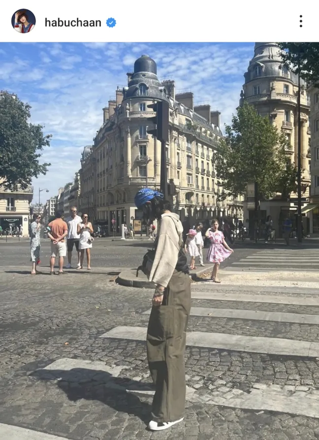  【写真】何をしても絵になる…パリの街並みに溶け込む土生瑞穂