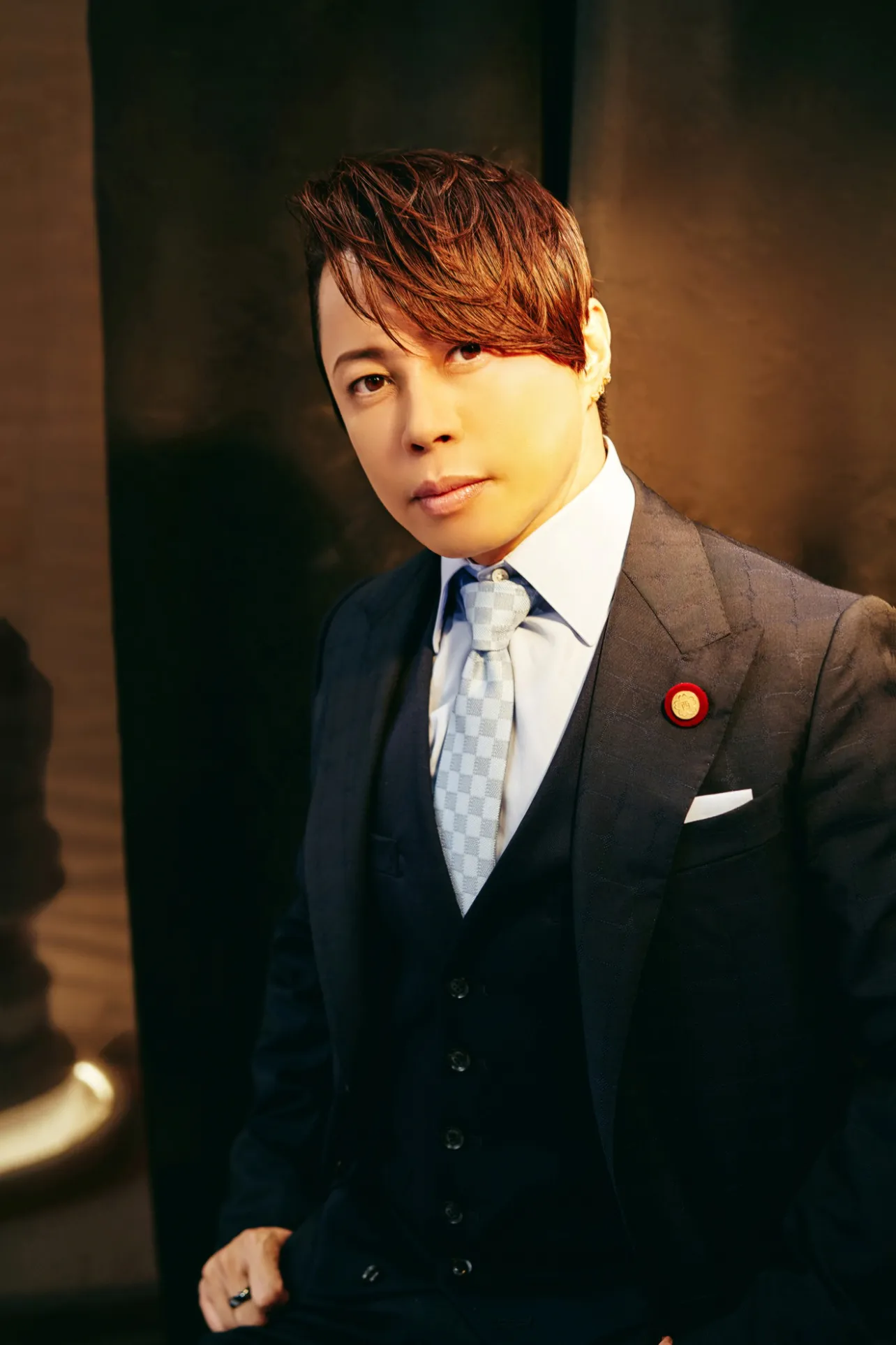【写真】「バーチャル知事」西川貴教の色気たっぷりスーツ姿