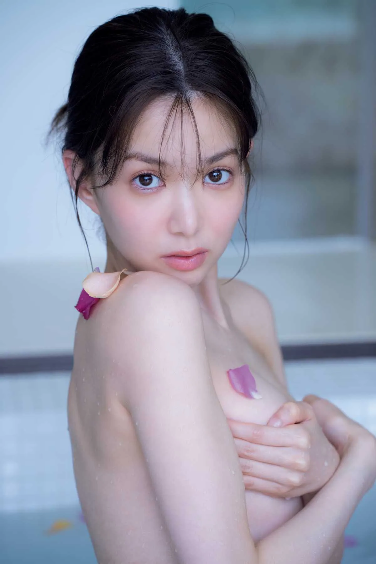 「松平璃子 1st写真集 りこぴ」より