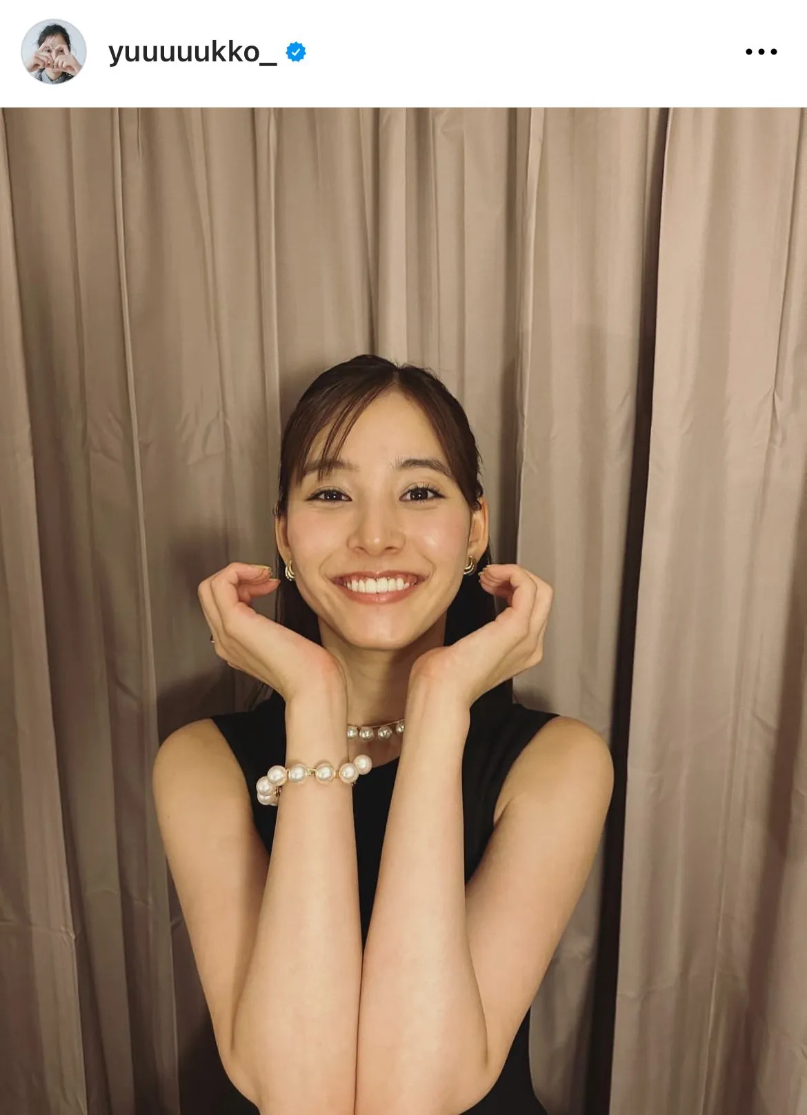 新木優子、柔らかな二の腕あらわなドレス姿披露