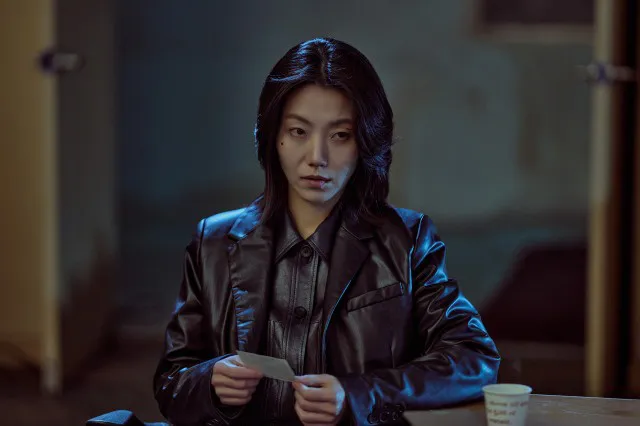 テクロクの上司、”女性・青年課”課長・ジュヒョンを演じるキム・シンロク