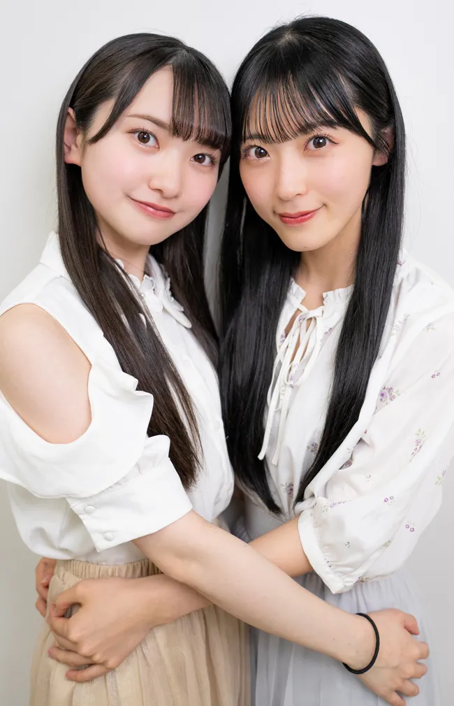 AKB48 17期研究生の佐藤綺星(写真右)と山崎空(写真左)