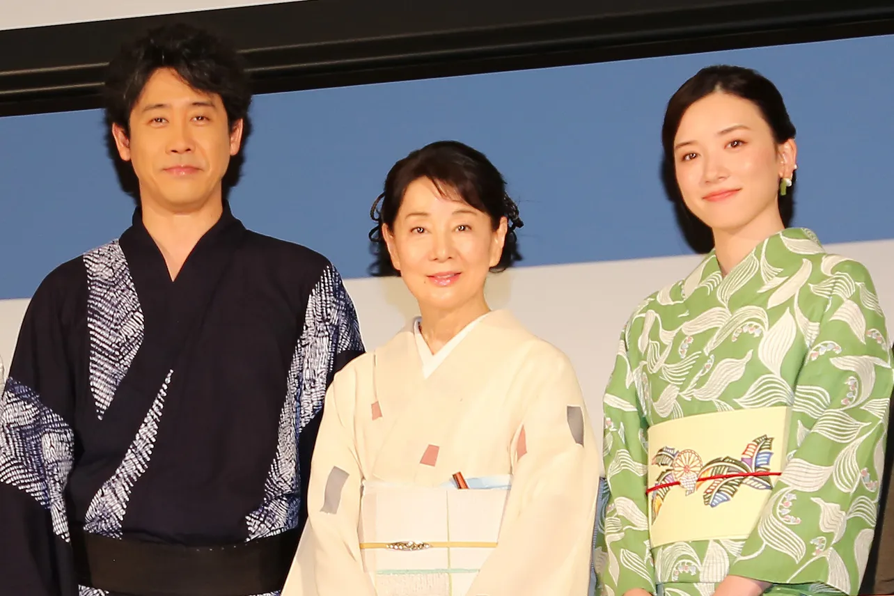 親子三世代を演じた大泉洋、吉永小百合、永野芽郁(写真左から)