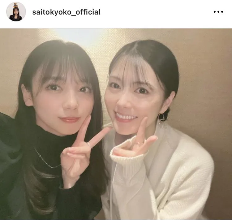 【写真】仲睦まじげに体を寄せ合う日向坂46・齊藤京子と白石麻衣の2ショット