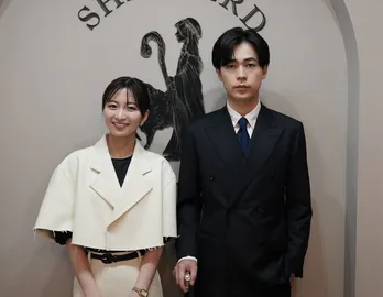 岡崎紗絵、成田凌“来栖”の過去を知る元カノ役で登場　転職するとしたら「ウエディングプランナーに興味」＜転職の魔王様＞