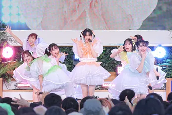 FRUITS ZIPPER、2年連続で『TIF』参戦「満員の中でできて幸せです」念願の“HOT STAGE”登場