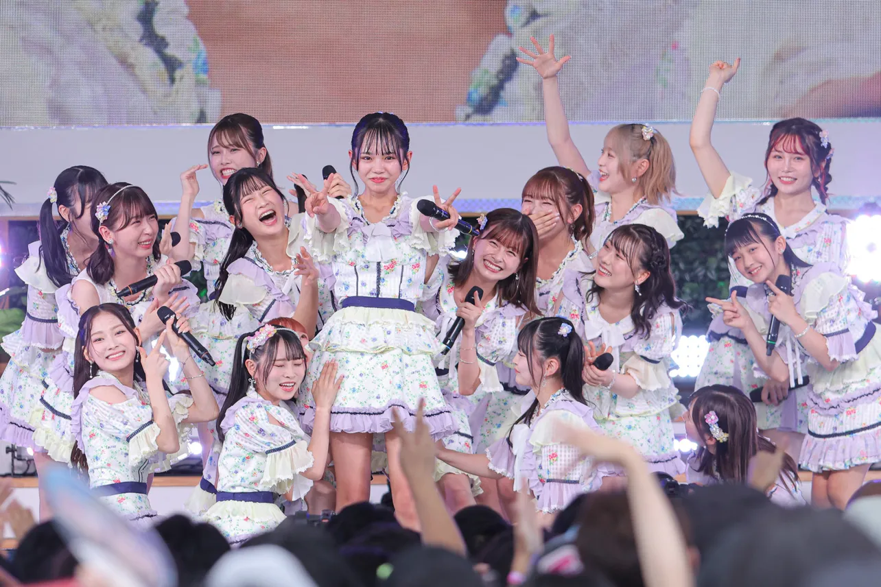 HKT48、フレッシュな研究生が「TIF」初出演 13歳の生野莉奈は難度の高いアクロバット成功で思わず涙 | WEBザテレビジョン