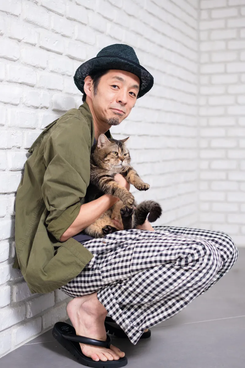 宮藤官九郎と猫のベーコン
