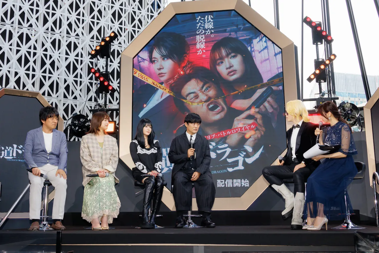 (左から)橋本和明、門脇麦、真木よう子、劇団ひとり、ROLAND、森香澄