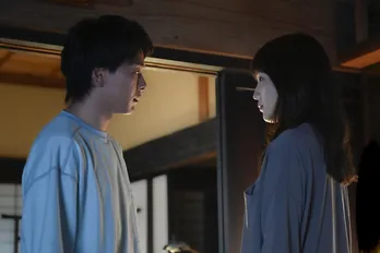 中村倫也“太郎”と川口春奈“彩”がサイレントキス…恋と事件が大きく動く展開へ<ハヤブサ消防団>