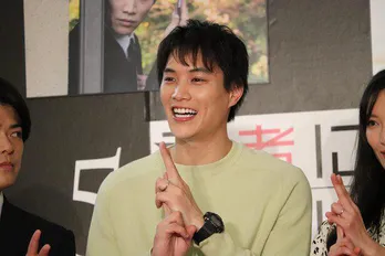 “鬼イケメン”鈴木信之、旅行中のラフな様子を捉えたプライベートショットに「どストライクです」とファン歓喜