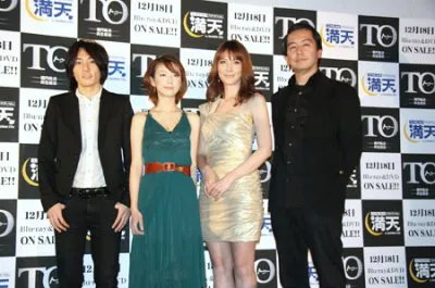 「TO」のDVD発売記念イベントに出席した柾昊佑（moumoon）、YUKA（moumoon）、山本モナ、曽利文彦監督（左から）