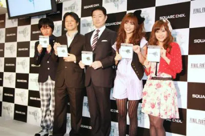 開発担当プロデューサーの北瀬佳範氏（左から2番目）、代表取締役社長の和田洋一氏（左から3番目）も出席