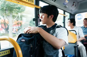 “天性の愛されキャラ”で躍進中の韓国俳優イ・ジョンハとは? “サバ番”で注目集めた元アイドル練習生<ムービング>