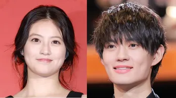 デートではしゃぐ“キリカ様”…今田美桜&佐野勇斗、クマのぬいぐるみとのオフショットに「かわいい」の声<トリリオンゲーム>